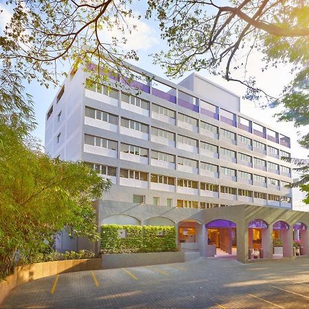 Vivanta Bengaluru Residency Road Hotel Exterior photo