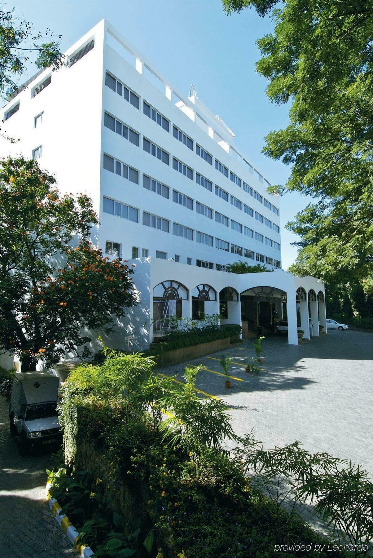 Vivanta Bengaluru Residency Road Hotel Exterior photo